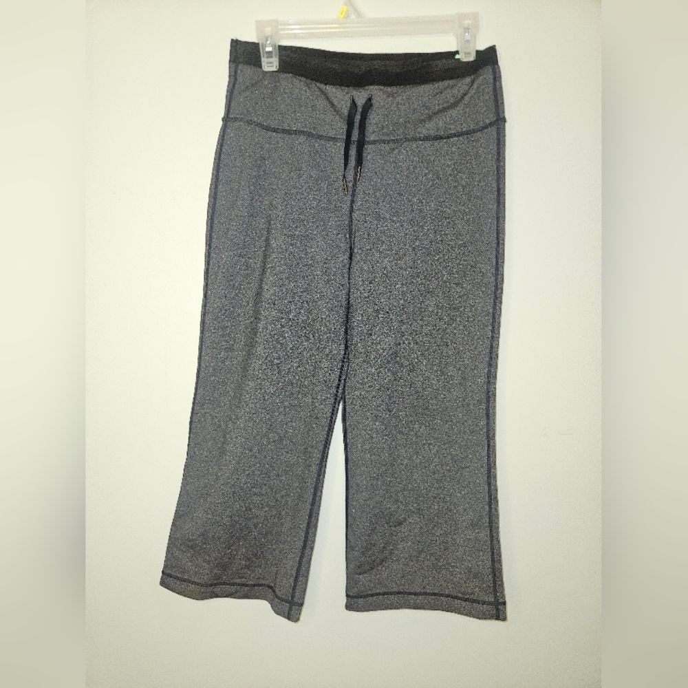 Lululemon Cute Relaxed Fit Crop II. Heathered Black. Size 8